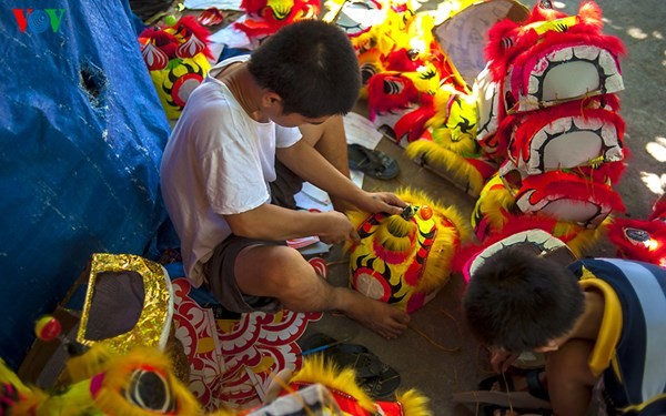 Unicorn head making booms ahead of full-moon festival - ảnh 7